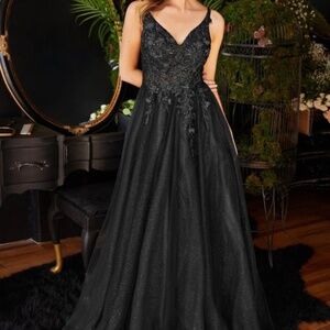 Villoni Boutique, Formal Gown- Black size Medium